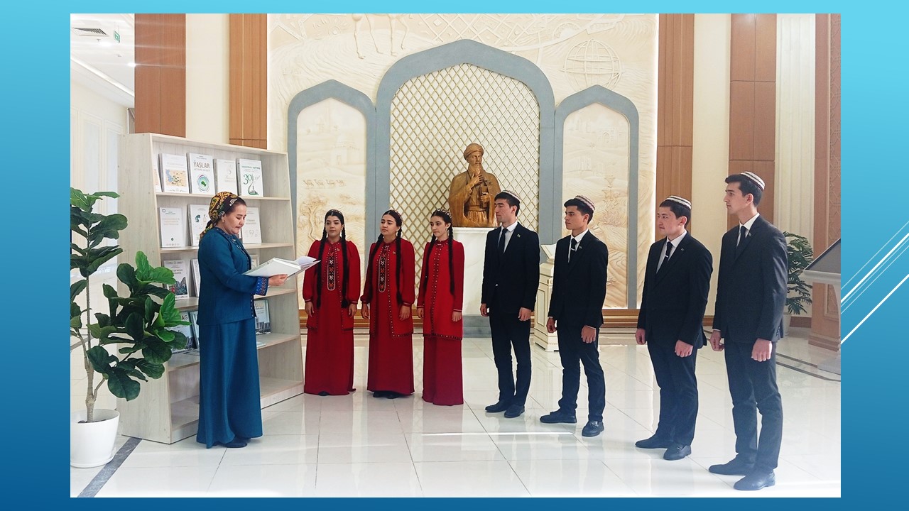Kitapdyr ynsanyň baky hemrasy