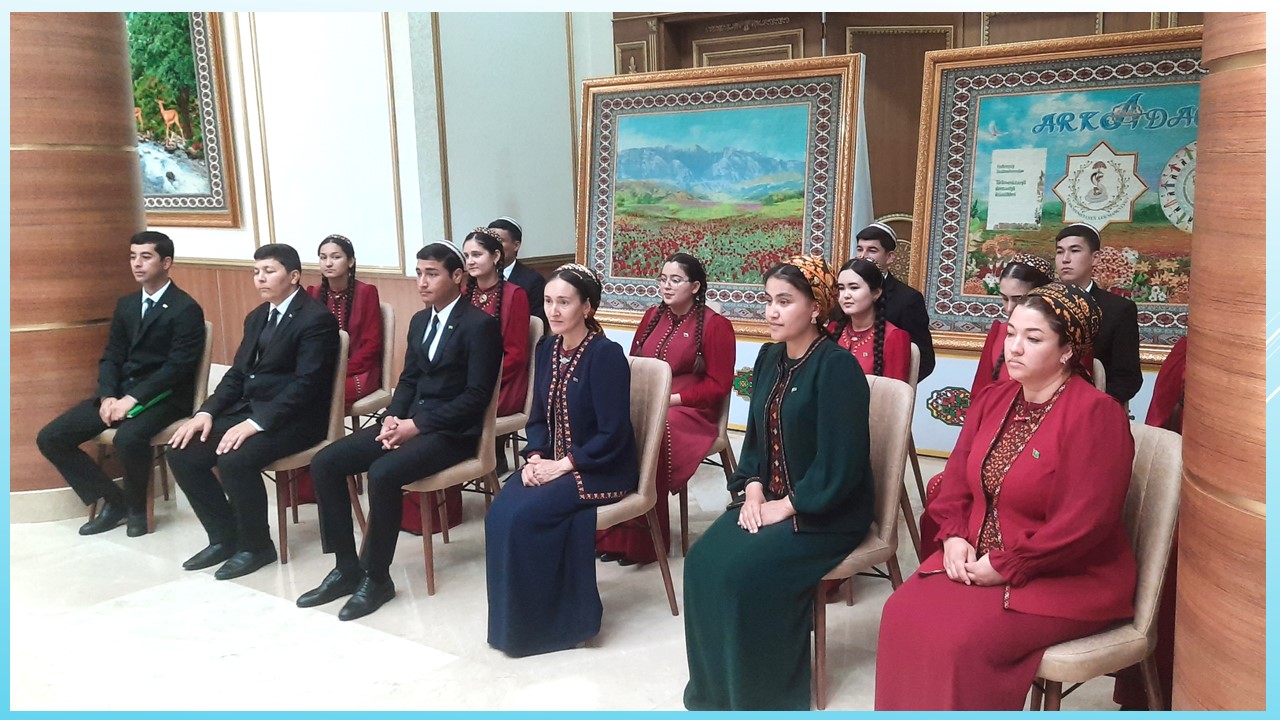 “Arkadagyň kitaplary-ýaşlaryň görelde mekdebi”