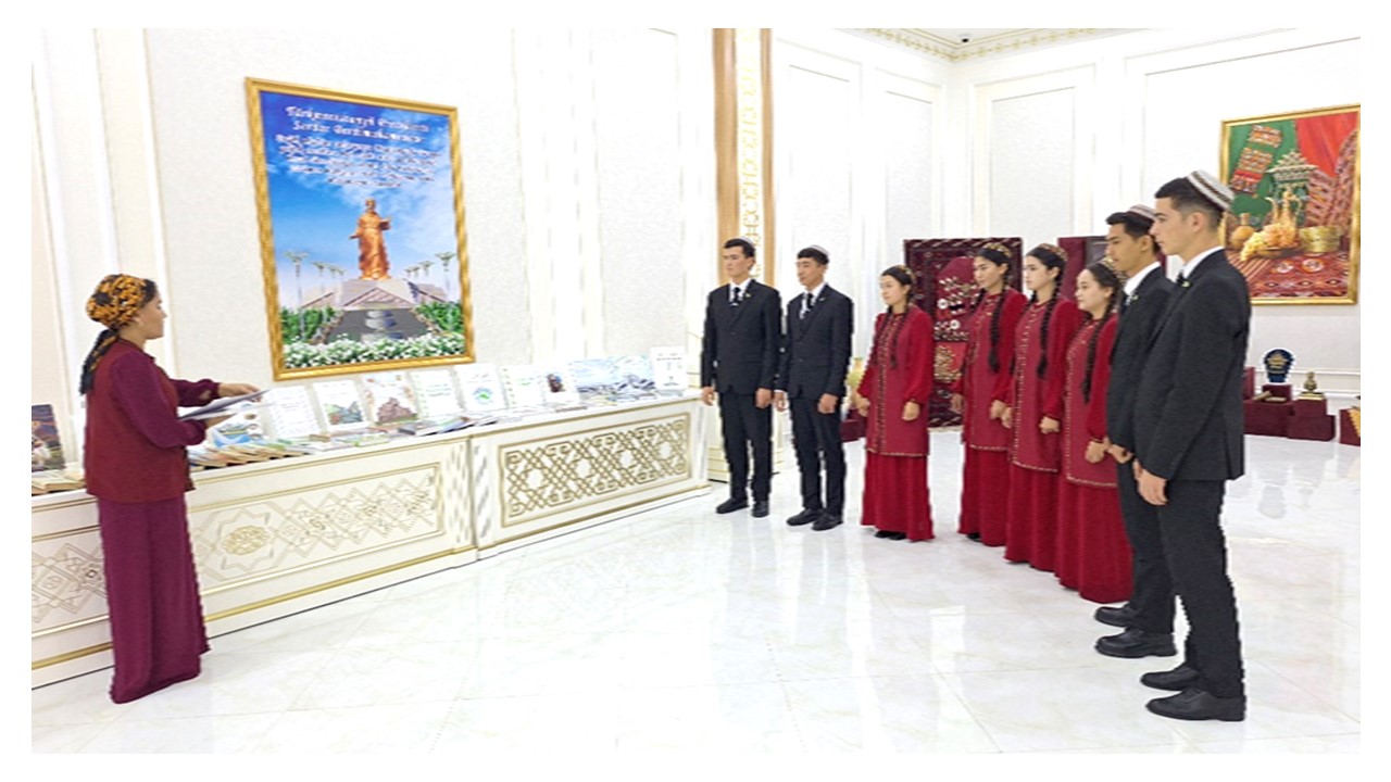 Kitaplar dünýäsi-bilimler dünýäsi