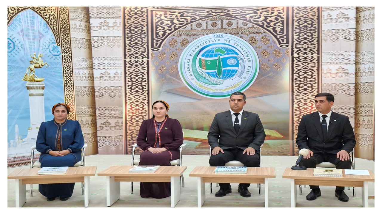 “Ýüregimizde watan waspy” 