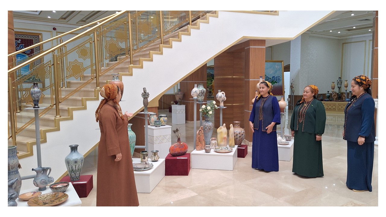 “Dünýä gözelliklerini zenanlar wasp edende”