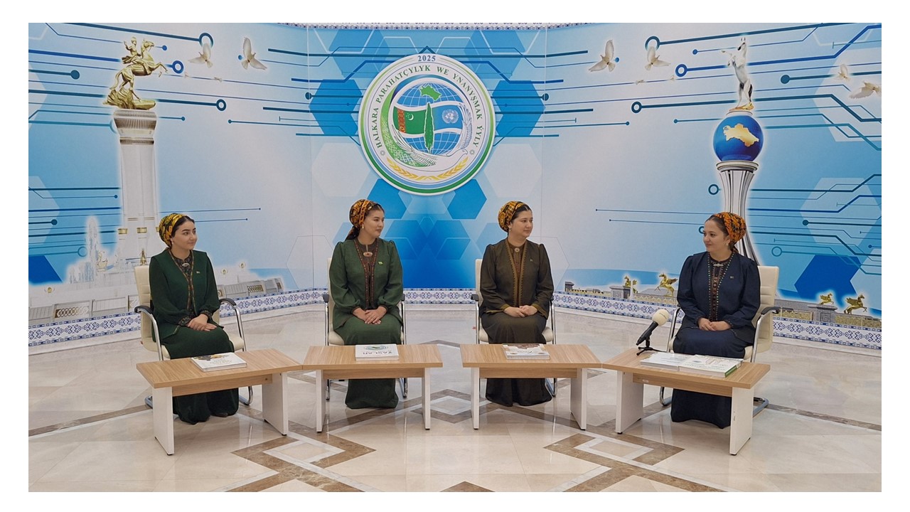 “Gahryman Arkadagymyzyň eserleri göwnümiziň ganaty”