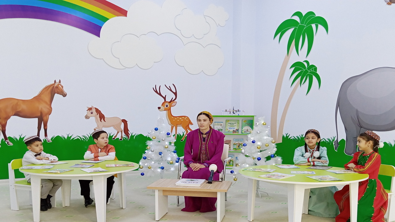 “Berekedini paýlap geldi, täze ýyl!”