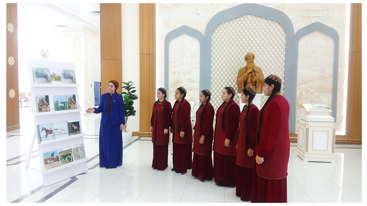 “Kitap ynsanlaryň göwün ganaty”